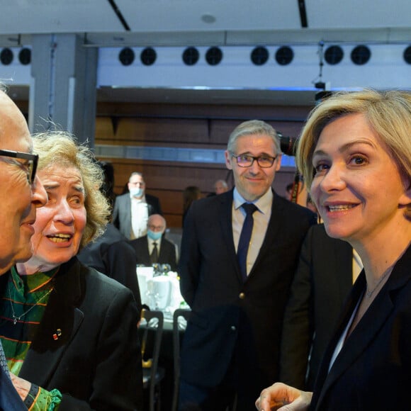 Serge et Beate Klarsfeld with Valerie Pecresse - Personnalités au dîner du CRIF (Conseil Représentatif des Institutions juives de France) au Carrousel du Louvre à Paris. Le 24 février 2022 © Jacques Witt / Pool / Bestimage