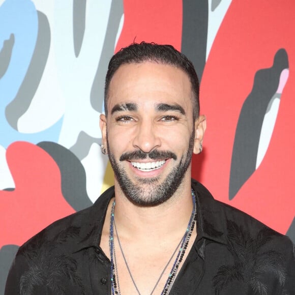 Adil Rami assiste à la soirée d'ouverture de la galerie d'art "The Cool HeART Gallery" à Beverly Hills, en présence de Nausicca, propriétaire des lieux, Damon Dash, Richard Hutchins. Le 24 juin 2021.