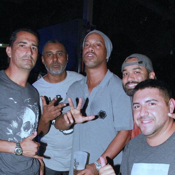 Ronaldinho en soirée avec des amis au Jockey Club Brasileiro à Rio de Janeiro, le 6 avril 2019.