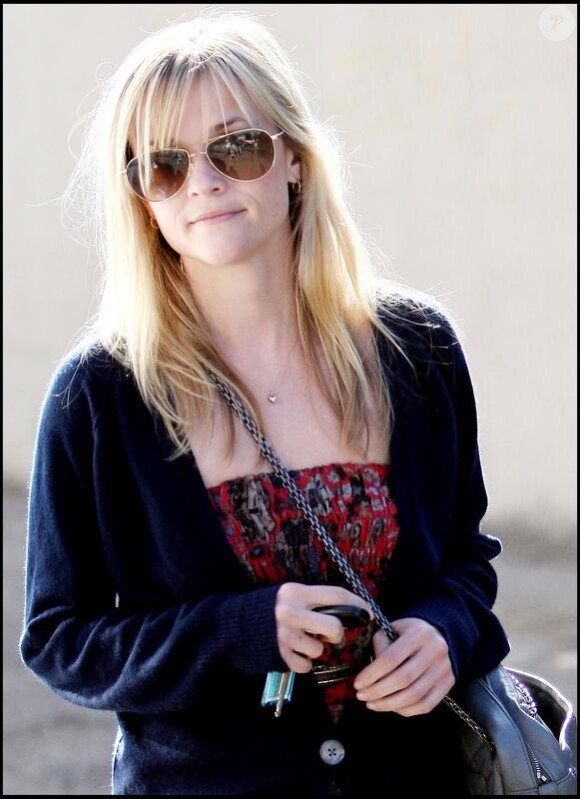 Reese Witherspoon se rend dans un salon de manucure à Beverly Hills le 12 janvier 2010