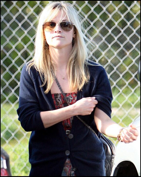 Reese Witherspoon se rend dans un salon de manucure à Beverly Hills le 12 janvier 2010