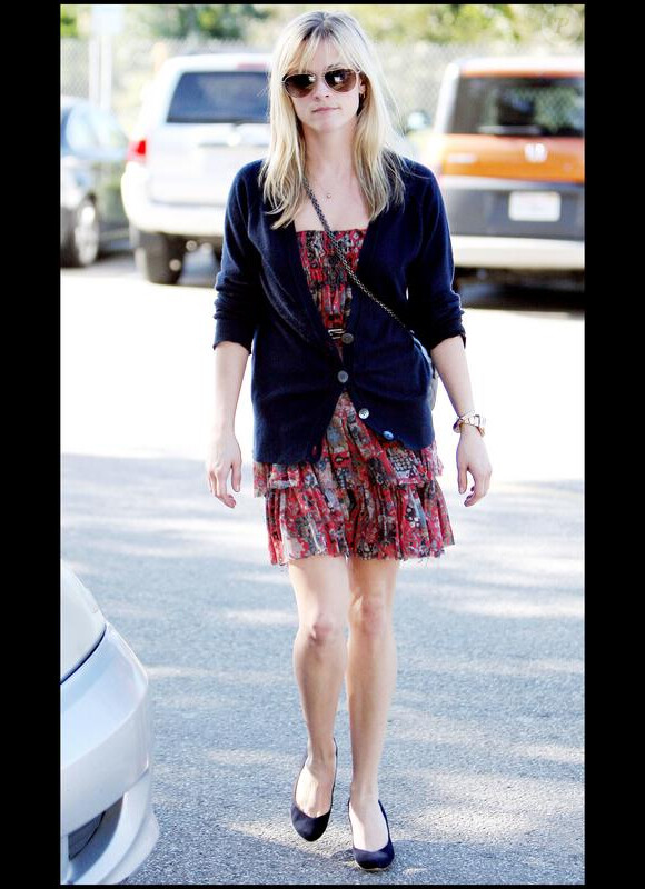 Reese Witherspoon se rend dans un salon de manucure à Beverly Hills le 12 janvier 2010