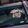 Reese Witherspoon est en colère contre les photographes alors qu'elle part en voiture après être allée dans un salon de manucure à Beverly Hills le 12 janvier 2010