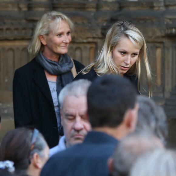 Marion Maréchal-Le Pen et sa mère Yann Le Pen - Obsèques de Roger Auque en l'église Saint-Germain-des-Près à Paris le 12 septembre 2014.