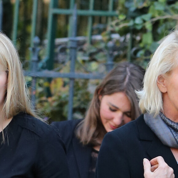 Marion Maréchal-Le Pen et sa mère Yann Le Pen - Obsèques de Roger Auque en l'église Saint-Germain-des-Près à Paris le 12 septembre 2014.