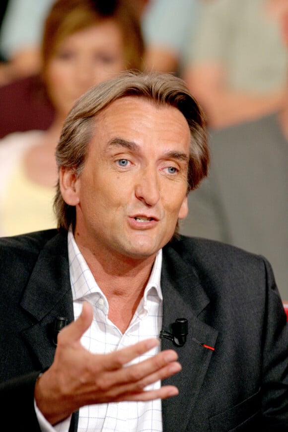 Roger Auque sur le plateau de l'émission Vivement dimanche en 2005