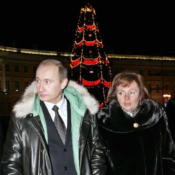 Vladimir Poutine et son épouse Lioudmila à Moscou le 23 décembre 2007