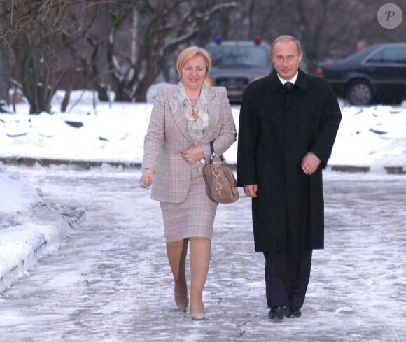 Vladimir Poutine et son épouse Lioudmila vont voter à Moscou le 7 décembre 2007