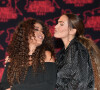 Amel Bent (enceinte) et Vitaa lors de la 23ème édition des NRJ Music Awards 2021 au Palais des Festivals de Cannes, le 20 novembre 2021. © Rachid Bellak/Bestimage 