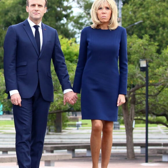 Le président Emmanuel Macron et sa femme Brigitte - Le président de la République Française et sa femme rendent hommages aux victimes du terrorisme d'Etat au Parc de la Mémoire à Buenos Aires le 29 novembre 2018. © Stéphane Lemouton / Bestimage 