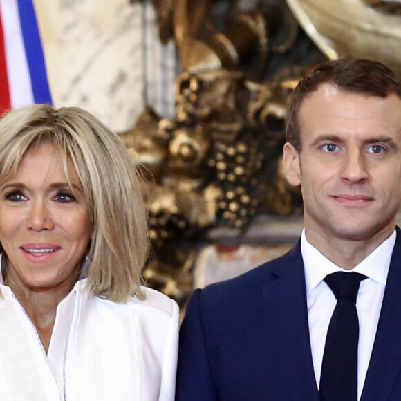 La première dame Brigitte Macron, le président Emmanuel Macron - Le président de l'Argentine et sa femme accueillent le couple présidentiel français à la Casa Rosada à Buenos Aires le 29 novembre 2018. © Stéphane Lemouton / Bestimage 