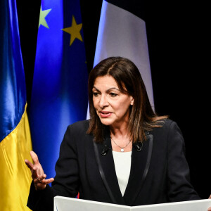 Anne Hidalgo transforme son meeting de Bordeaux en manifestation de soutien à l'Ukraine le 26 février 2022. © Thierry Breton / Panoramic / Bestimage 