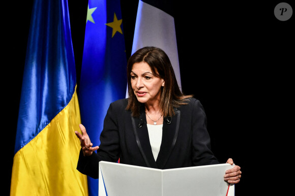 Anne Hidalgo transforme son meeting de Bordeaux en manifestation de soutien à l'Ukraine le 26 février 2022. © Thierry Breton / Panoramic / Bestimage 