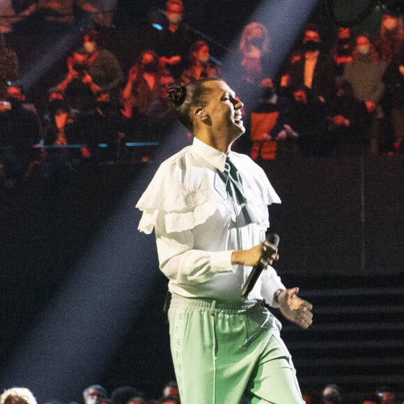 Stromae sur scène lors de la 37ème cérémonie des Victoires de la musique à la Seine musicale de Boulogne-Billancourt, le 11 février 2022. © Cyril Moreau / Tiziano Da Silva / Bestimage 