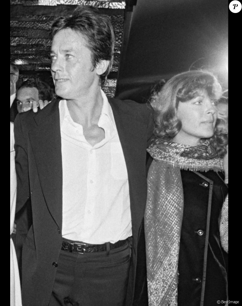 Alain Delon, Romy Schneider à la première de Pour la peau d'un flic