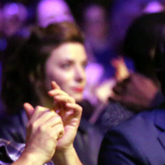 Jamel Debbouze et sa femme Mélissa Theuriau lors de la cérémonie de clôture et palmarès du 19ème Festival International du film de Comédie de l'Alpe d'Huez, le 16 janvier 2016. Le film "La vache" remporte trois récompenses, le Grand Prix, e Prix du Public et le Prix d'Interprétation Michel Galabru (reçu par Fatsah Bouyahmed). © Dominique Jacovides/Bestimage