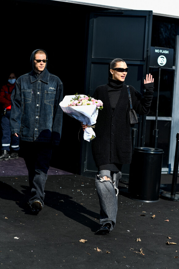 Exclusif - Bella Hadid et son petit ami Marc Kalman à l'issue du défilé Balenciaga, collection prêt-à-porter automne-hiver 2022/2023, au Parc des Expositions Paris Le Bourget. Paris, le 6 mars 2022. © Da Silva-Perusseau/Bestimage