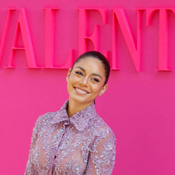 Vanessa Hudgens arrive au Carreau du Temple pour assister au défilé de mode Valentino, collection prêt-à-porter automne-hiver 2022/2023. Paris, le 6 mars 2022 © Veeren-Christophe Clovis / Bestimage