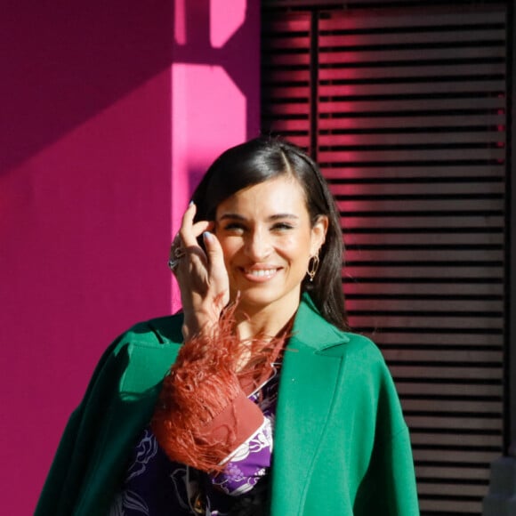 Camélia Jordana arrive au Carreau du Temple pour assister au défilé de mode Valentino, collection prêt-à-porter automne-hiver 2022/2023. Paris, le 6 mars 2022 © Veeren-Christophe Clovis / Bestimage