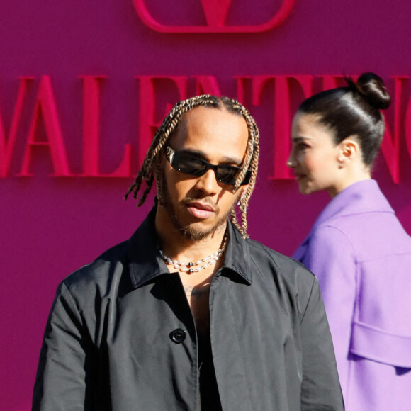 Lewis Hamilton arrive au Carreau du Temple pour assister au défilé de mode Valentino, collection prêt-à-porter automne-hiver 2022/2023. Paris, le 6 mars 2022 © Veeren-Christophe Clovis / Bestimage