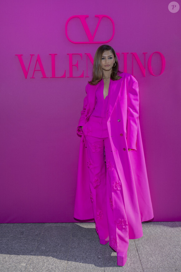 Zendaya assiste au défilé de mode Valentino, collection prêt-à-porter automne-hiver, au Carreau du Temple, à Paris.