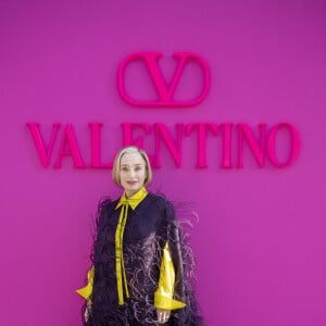 Kristin Scott Thomas assiste au défilé de mode Valentino, collection prêt-à-porter automne-hiver 2022/2023, au Carreau du Temple. Paris, le 6 mars 2022.