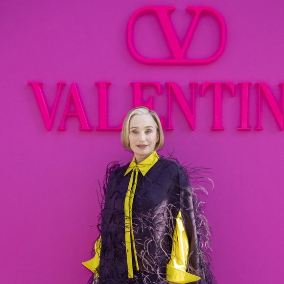 Kristin Scott Thomas assiste au défilé de mode Valentino, collection prêt-à-porter automne-hiver 2022/2023, au Carreau du Temple. Paris, le 6 mars 2022.