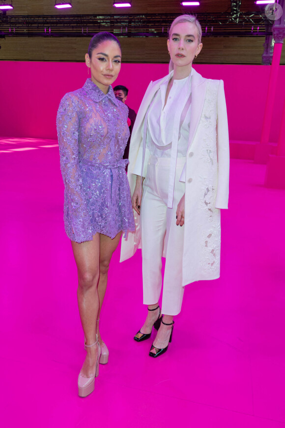 Vanessa Hudgens et Vanessa Kirby assistent au défilé de mode Valentino, collection prêt-à-porter automne-hiver 2022/2023, au Carreau du Temple. Paris, le 6 mars 2022.
