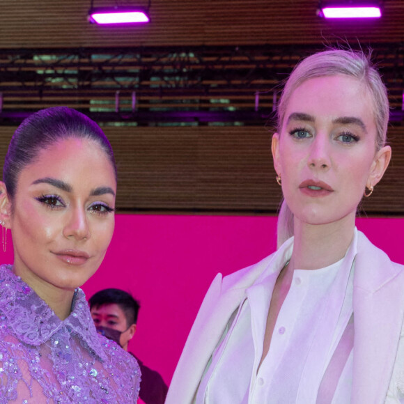 Vanessa Hudgens et Vanessa Kirby assistent au défilé de mode Valentino, collection prêt-à-porter automne-hiver 2022/2023, au Carreau du Temple. Paris, le 6 mars 2022.