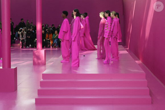 Défilé de mode Valentino, collection prêt-à-porter automne-hiver 2022/2023, au Carreau du Temple. Paris, le 6 mars 2022.