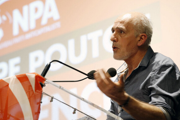 Philippe Poutou, candidat à l'élection présidentielle pour le Nouveau Parti Anticapitaliste, en meeting au Centre Culturel de la Vie Associative à Villeurbanne le 1er mars 2022