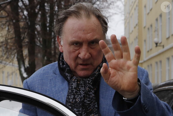 Gérard Depardieu visite une école militaire de jeunes filles à Moscou, le 9 décembre 2017. Artyom Geodakyan / Itar Tass / Bestimage 