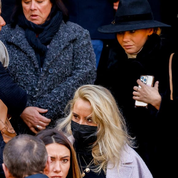 Delphine Wespiser, Elodie Gossuin, Amandine Petit - Sorties des obsèques de Jean-Pierre Pernaut en la Basilique Sainte-Clotilde à Paris, France, le 9 mars 2022. © Cyril Moreau/Bestimage 