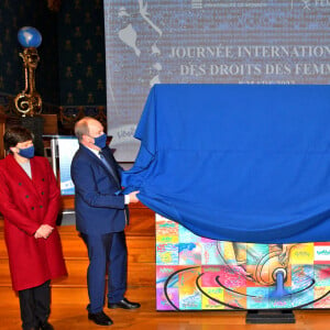 La princesse Stéphanie de Monaco, le prince Albert II de Monaco et Anthony Alberti lors de la Journée internationale des droits des femmes à Monaco avec comme point d'orgue, le dévoilement d'une fresque collective à l'initiative de l'artiste monégasque Anthony Alberti, au musée Océanographique de Monaco, le 8 mars 2022. © Bruno Bebert/Bestimage