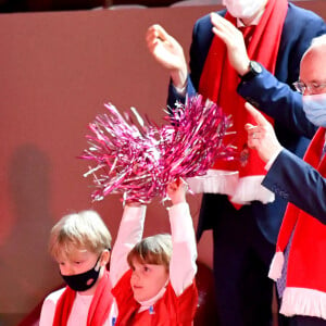 Le prince Albert II de Monaco et ses enfants, le prince héréditaire Jacques et la princesse Gabriella, ont assisté à la victoire de la Roca Team durant la rencontre de basket qui l'a opposée à Fenerbahce en Euroleague, au stade Louis II, le 25 février 2022. © Bruno Bebert/Bestimage