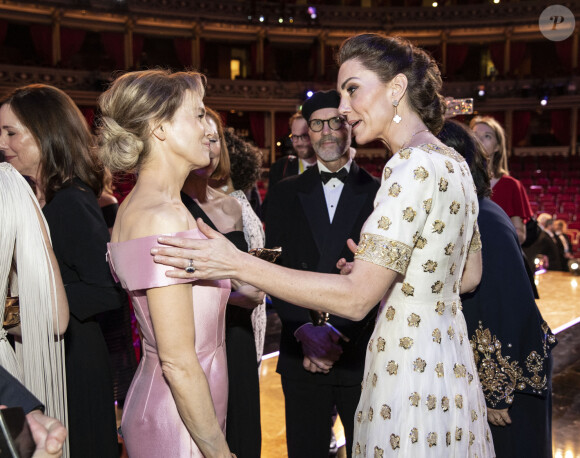Catherine Kate Middleton, la duchesse de Cambridge et Renée Zellweger lors de la 73e cérémonie des British Academy Film Awards (BAFTA) au Royal Albert Hall à Londres, le 2 février 2020.