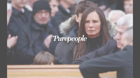 Nathalie Marquay remonte sur scène, en larmes, trois jours après les obsèques de Jean-Pierre Pernaut