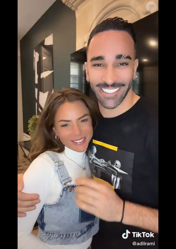 Adil Rami en couple avec Léna, vue dans "Les Marseillais" ou "Les Princes de l'amour"