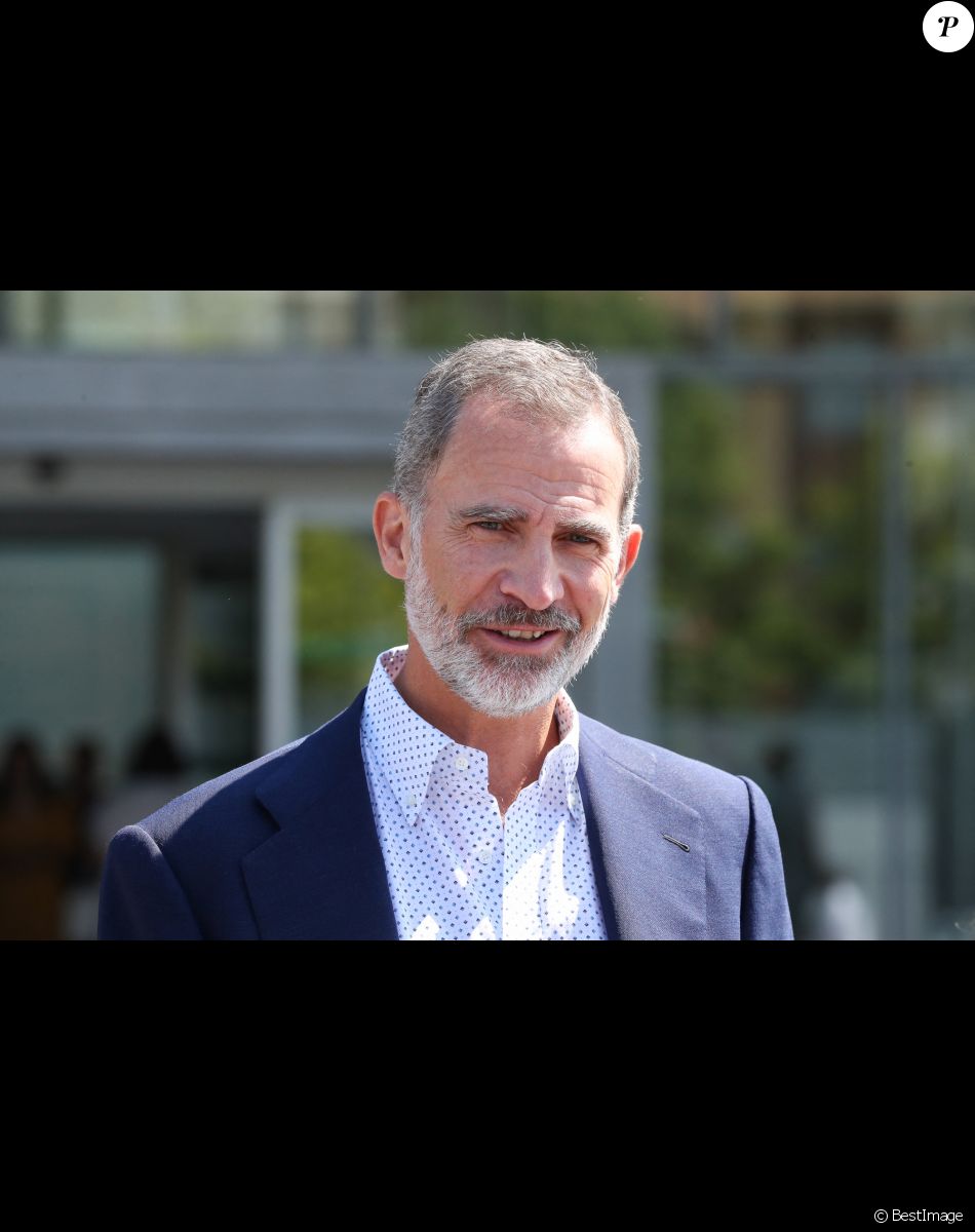 Le roi Felipe VI d'Espagne rend visite au roi Juan Carlos Ier à l'hôpital Quiron à Madrid, le 29 août 2019.