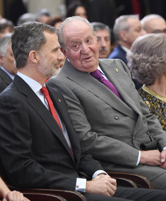 Le roi Felipe VI et le roi Juan Carlos d'Espagne - La famille royale d'Espagne lors de la cérémonie des "Sports National Awards" à Madrid. Le 10 janvier 2019 