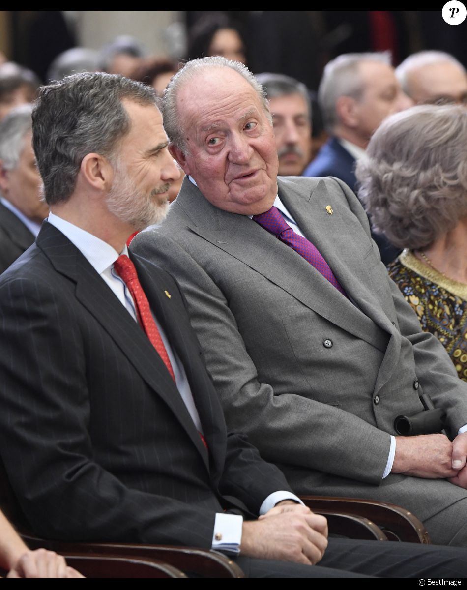 Le roi Felipe VI et le roi Juan Carlos d'Espagne - La famille royale d'Espagne lors de la cérémonie des "Sports National Awards" à Madrid. Le 10 janvier 2019