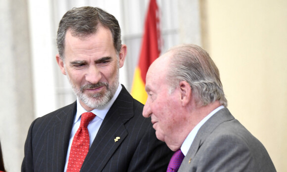 Le roi Felipe VI et le roi Juan Carlos d'Espagne - La famille royale d'Espagne lors de la cérémonie des "Sports National Awards" à Madrid. Le 10 janvier 2019 