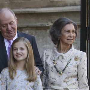 Le roi Juan Carlos Ier, la princesse Leonor de Bourbon et La reine Sofia - La famille royale d'Espagne arrive à l'église pour célèbrer le dimanche de Pâques à Palma de Majorque le 1er avril 2018 