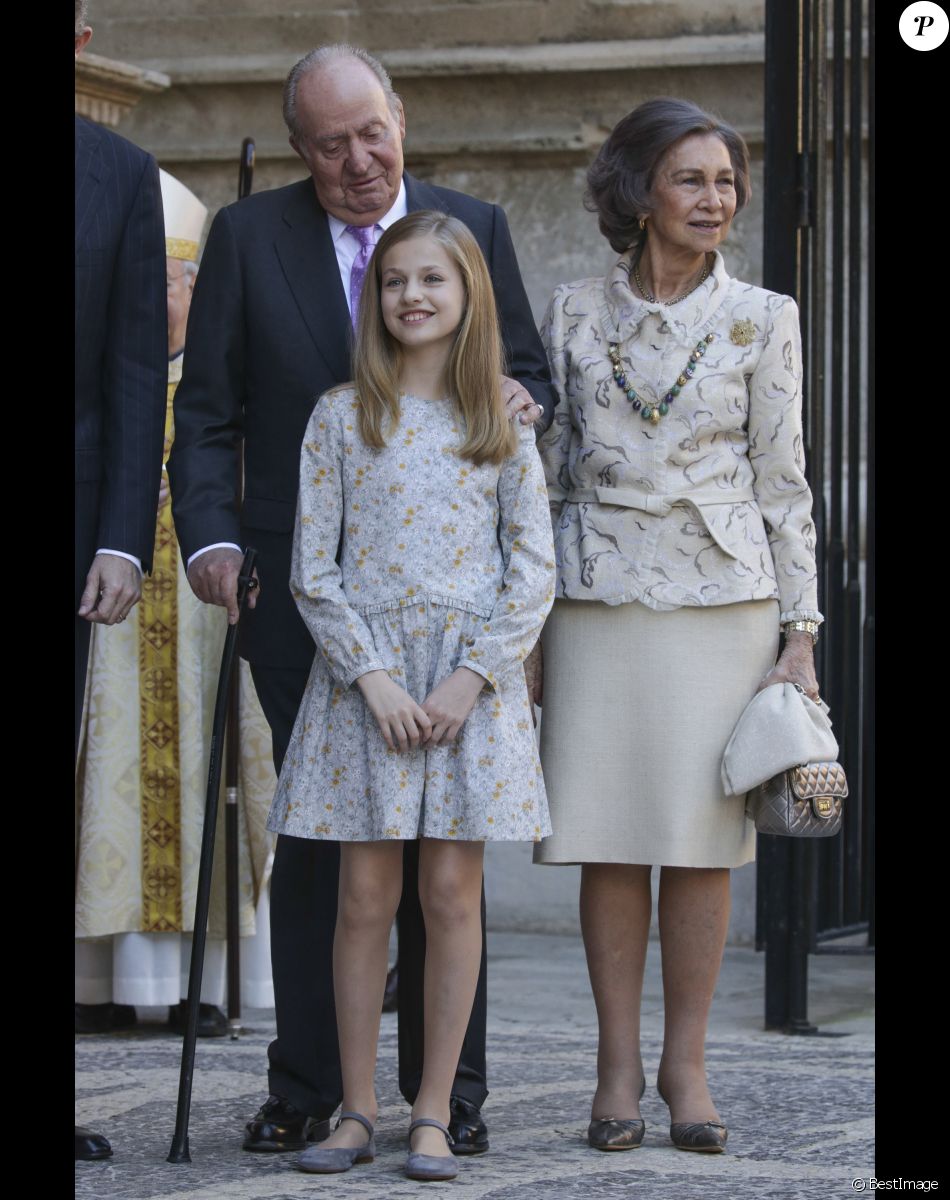 Le roi Juan Carlos Ier, la princesse Leonor de Bourbon et La reine Sofia - La famille royale d'Espagne arrive à l'église pour célèbrer le dimanche de Pâques à Palma de Majorque le 1er avril 2018