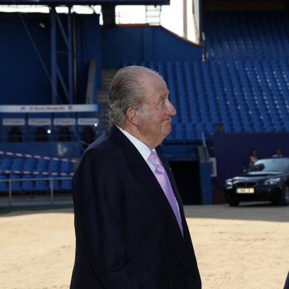 Le roi Felipe VI d'Espagne fête son 50ème anniversaire le 30 janvier 2018 Le roi Felipe VI d'Espagne et son père Le roi Juan Carlos Ier au stade Vicente Calderon à Madrid le 12 juin 2017 