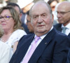 Le roi Felipe VI d'Espagne et son père le roi Juan Carlos lors de la présentation du rapport Cotec au stade Vicente Calderon à Madrid le 12 juin 2017. 