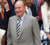 Le roi Felipe VI et son père le roi Juan Carlos d'Espagne participent en présence de Cristina Garmendia à l'assemblée générale des dirigeants de la COTEC à Madrid, le 8 juin 2016. 