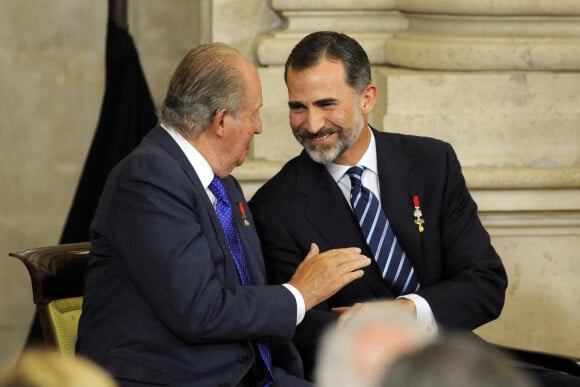Le roi Felipe VI d'Espagne et son père Juan Carlos participent à la cérémonie des 30 ans de l'adhésion de l'Espagne à l'Union Européenne