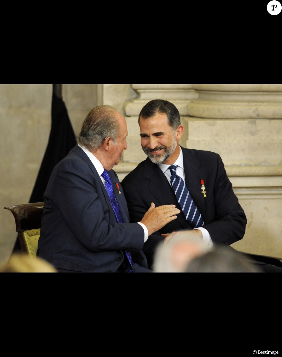 Le roi Felipe VI d'Espagne et son père Juan Carlos participent à la cérémonie des 30 ans de l'adhésion de l'Espagne à l'Union Européenne