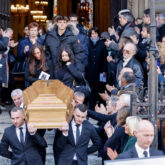 Nathalie Marquay et ses enfants Lou et Tom - La famille de Jean-Pierre Pernaut à la sortie des obsèques en la Basilique Sainte-Clotilde à Paris le 9 mars 2022. © Cyril Moreau/Bestimage